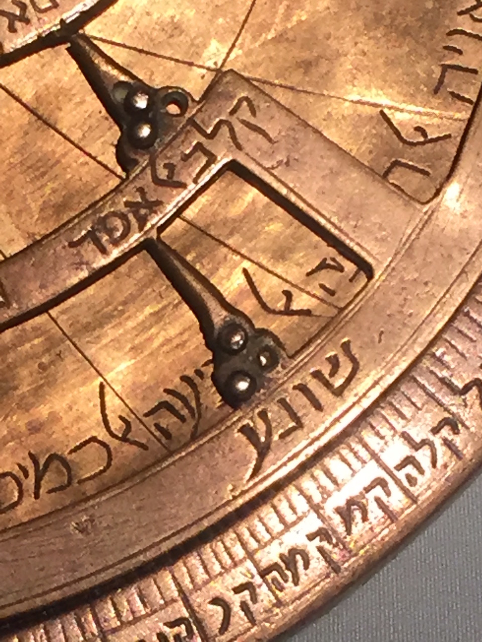 Astrolabe in Judeo-Arabic.